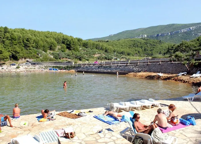 5728a Apartment Jelsa (Hvar)
