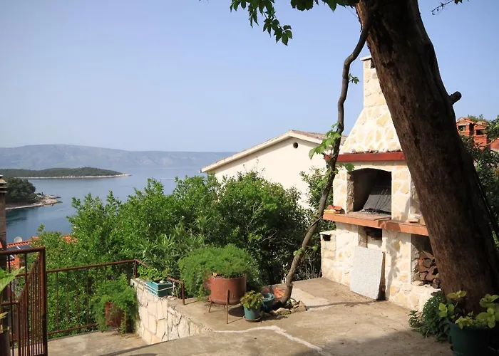 5728a * Jelsa (Hvar)